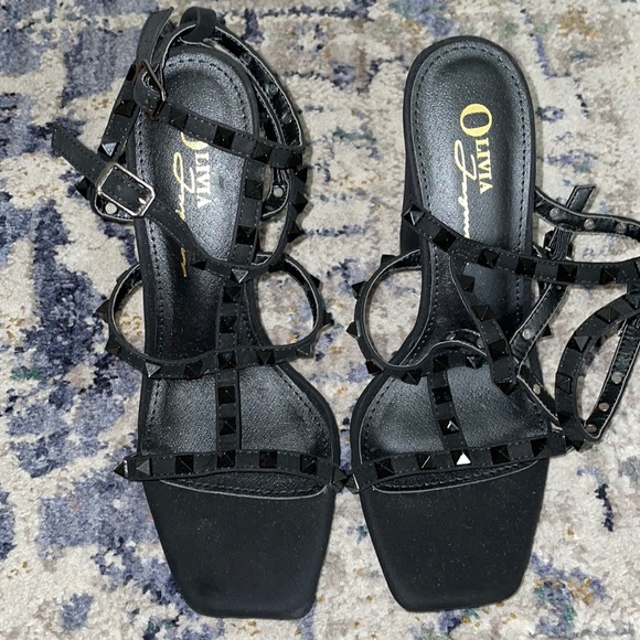 MISS LOLA STUDDED HEEL - Picture 2 of 3